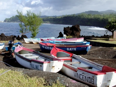 Barque pei à la Marine de Langevin à Vincendo sur l'île de La Réunion